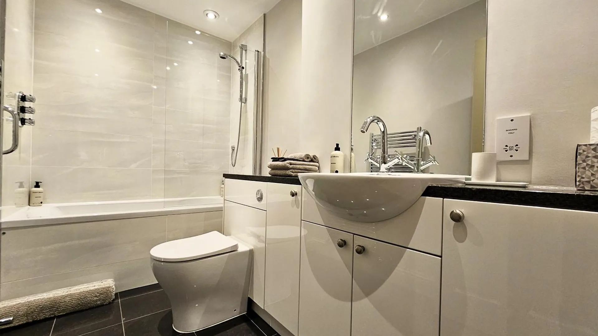 Edinburgh Elegant 1-Bedroom City Apartment