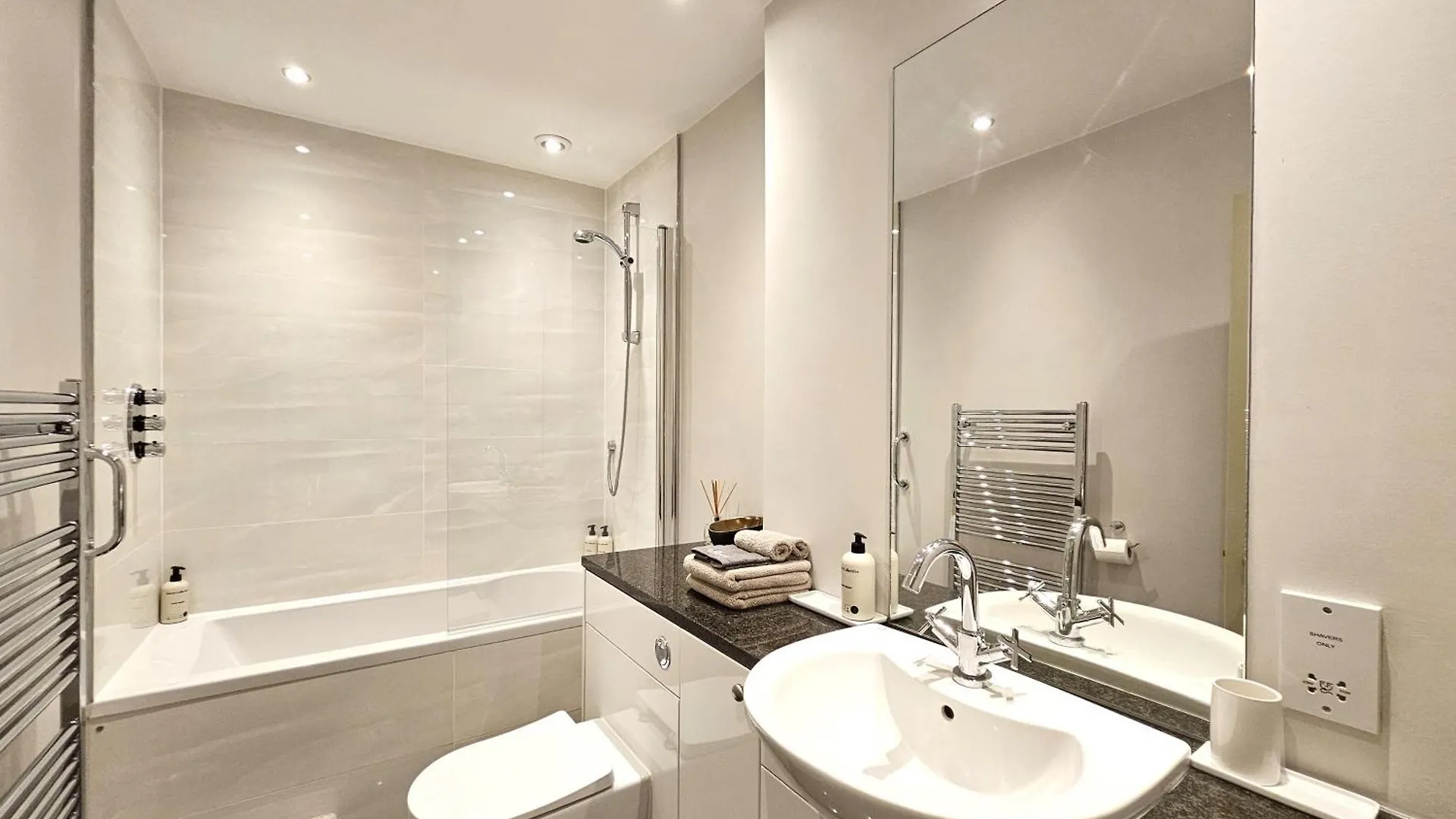 Edinburgh Elegant 1-Bedroom City Apartment