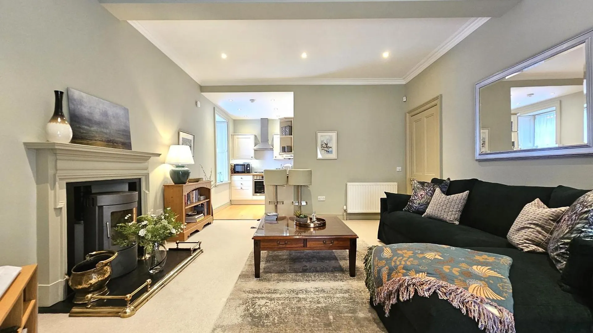 Edinburgh Elegant 1-Bedroom City Apartment