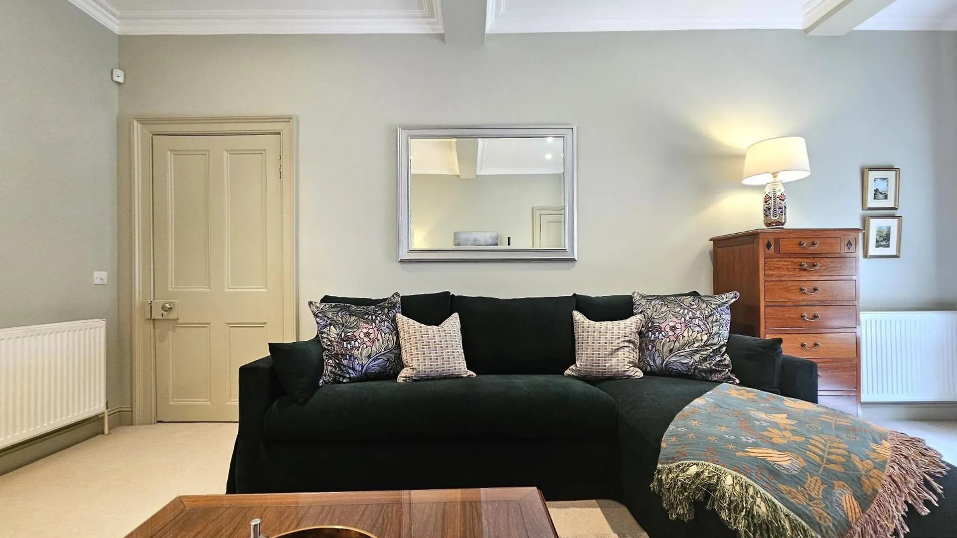 Edinburgh Elegant 1-Bedroom City Apartment