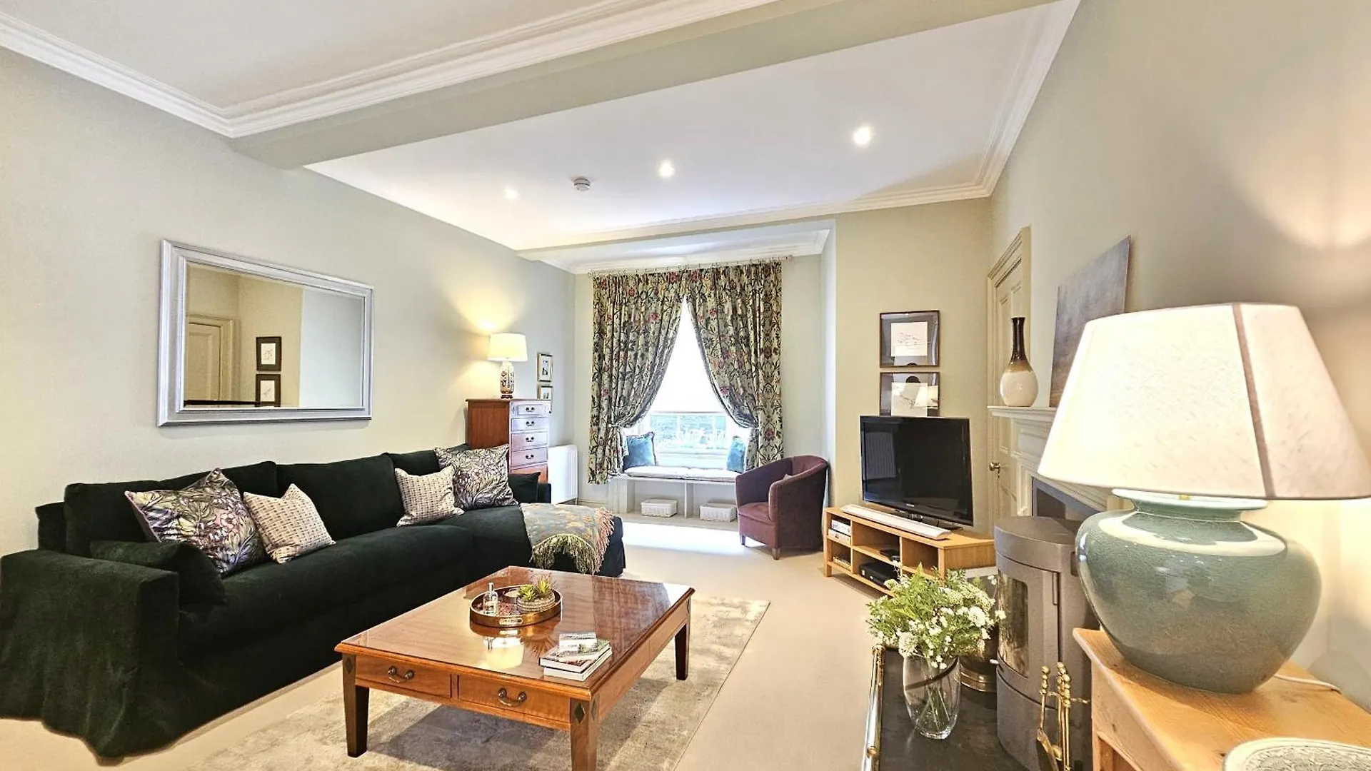 Edinburgh Elegant 1-Bedroom City Apartment