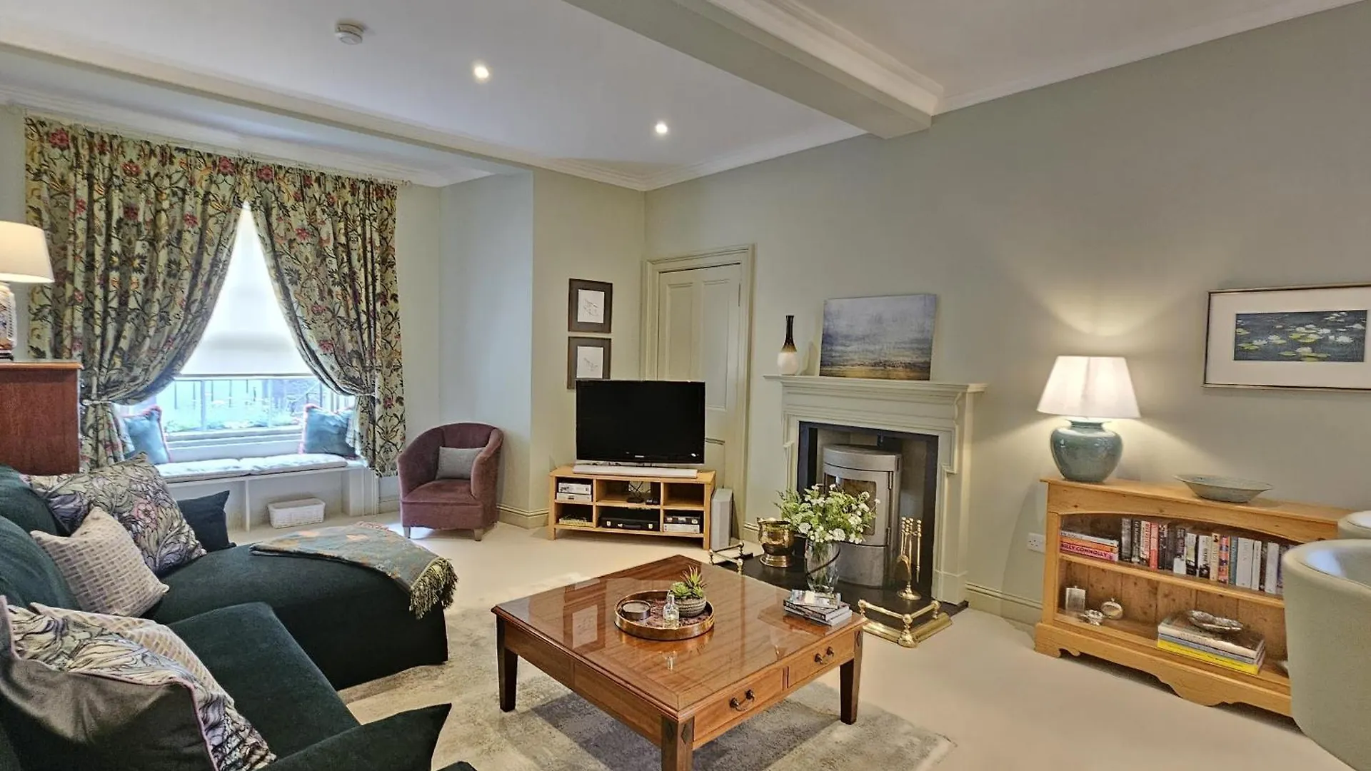 Edinburgh Elegant 1-Bedroom City Apartment