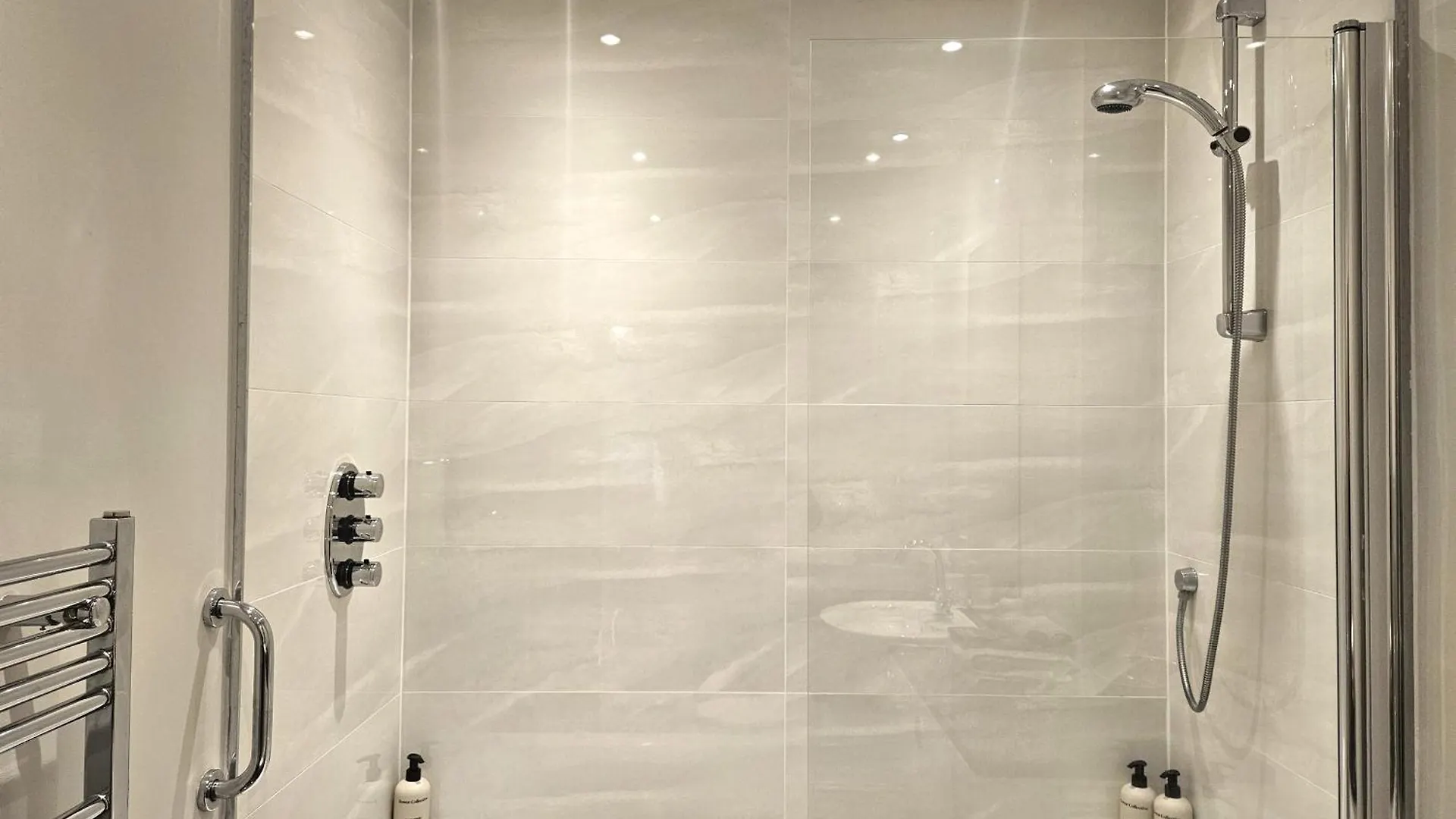 Edinburgh Elegant 1-Bedroom City Apartment